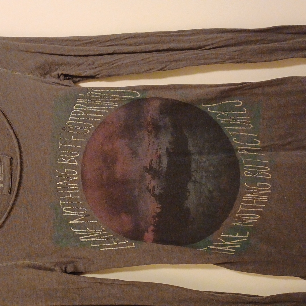 Womens long sleeve graphic tee